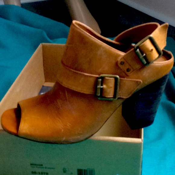 Trask Shoes - Trash open toe ankle boot